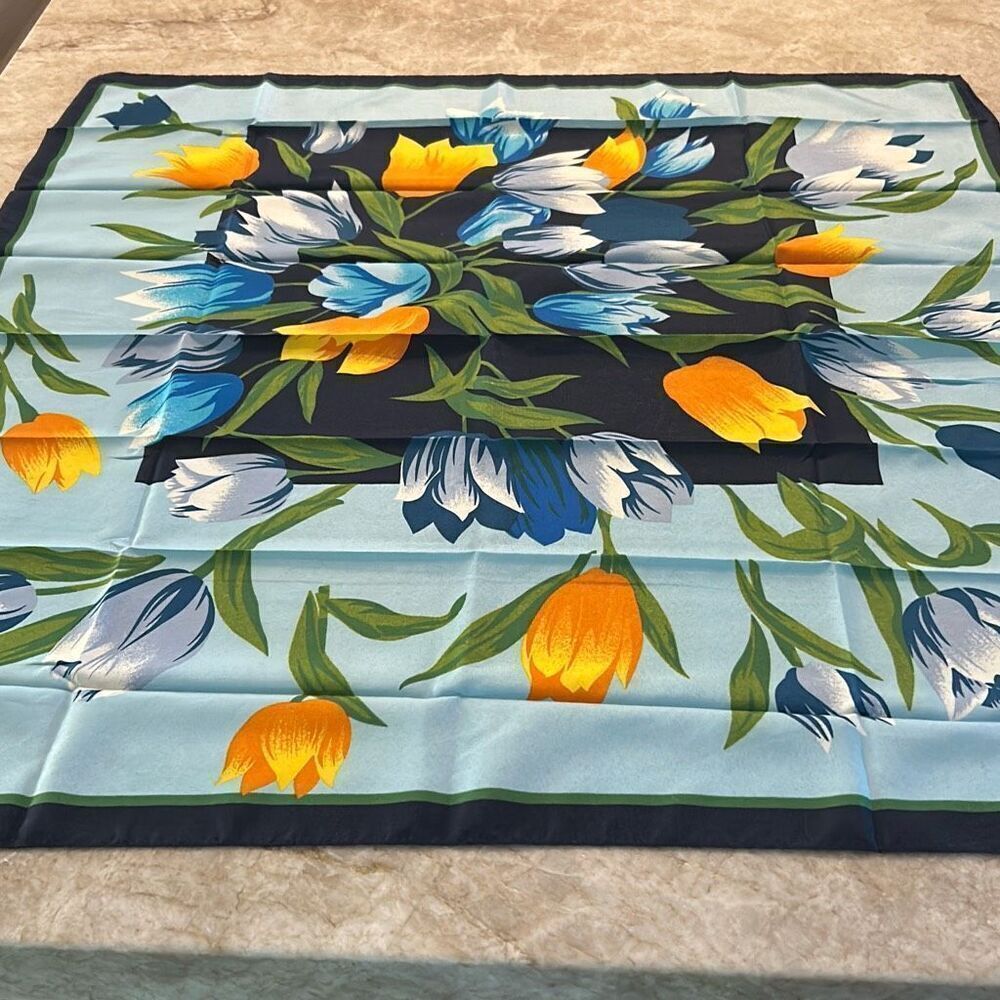 TULIP Scarf